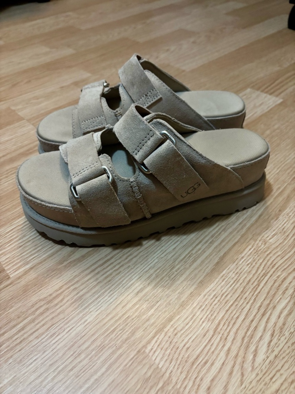 UGG Goldenstar Hi Slides Sand